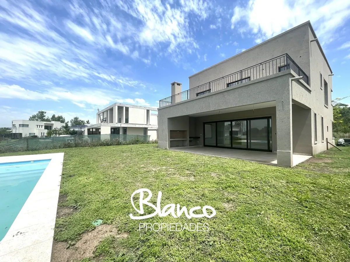 Casa no El Cantón Norte com piscina