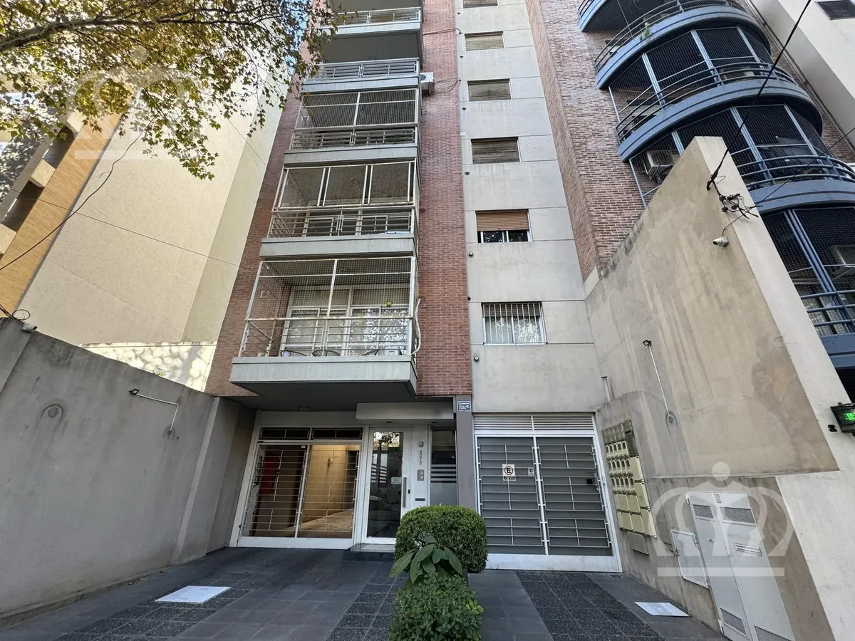 Depto De 2 Ambientes Contrafrente Con Amplio Balcón En Alquiler