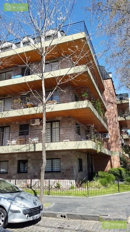 Alquiler - Dpto. 2 Amb En San Isidro Con Balcón Y Cochera Cubierta, Excelente Ubicación