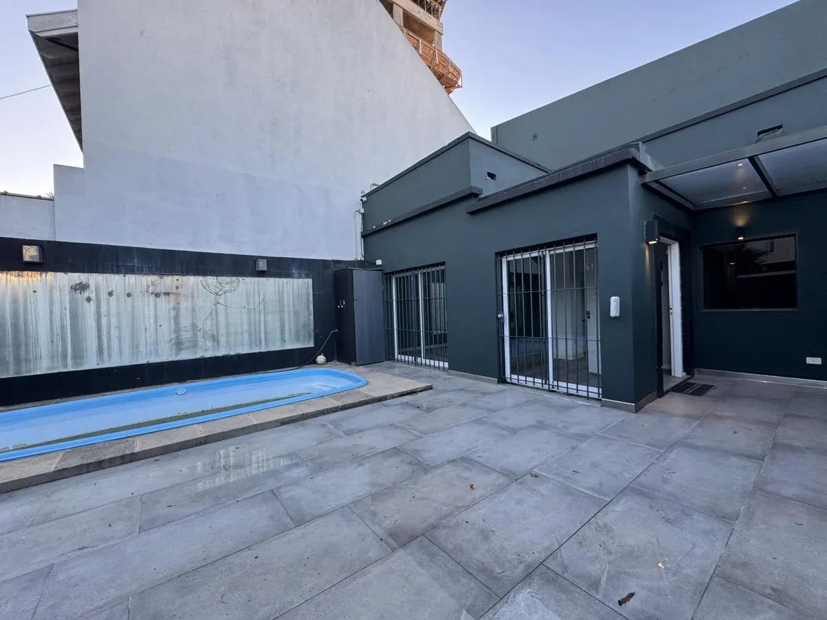 Caseros house with pool