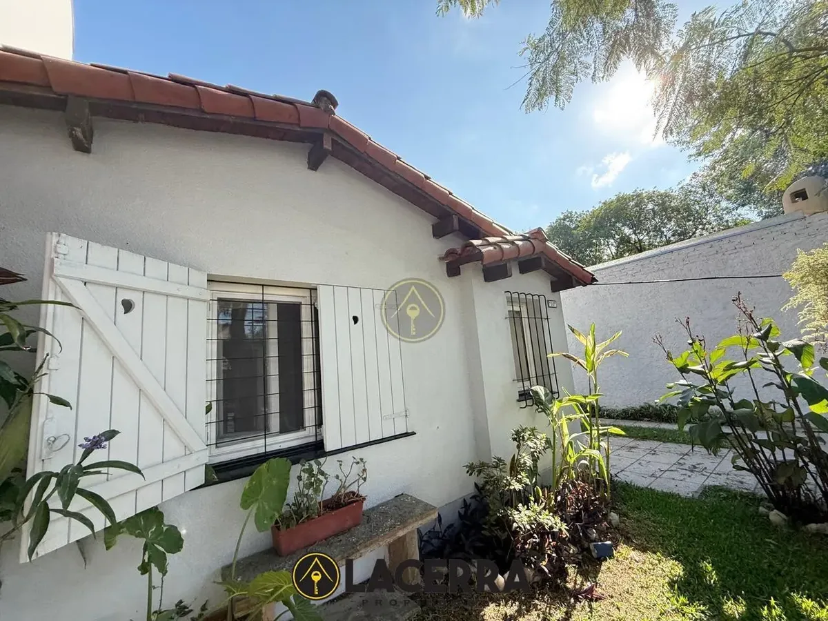 House with large garden and garage