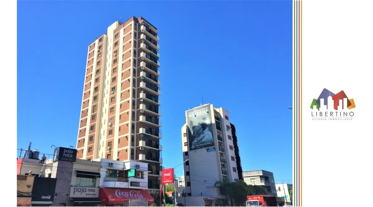 Departamento De 2 Ambientes Con Cocina Separada Y Balcon - Centrico // Avenida De Mayo 654