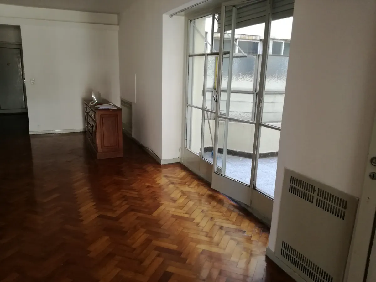 Amplio Departamento De 3 Ambientes C/dep Balcón Y Patio, Muy Luminoso, Caballito, Primera Junta