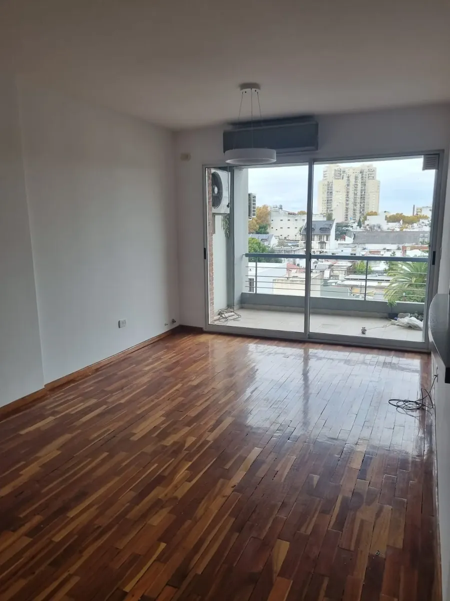 Hermoso 2 Ambientes Con Balcon Al Frente Cocina Totalmente Equipada, Dormitorio Con Amplio Placard, Cochera Cubierta El Mejor Departamento