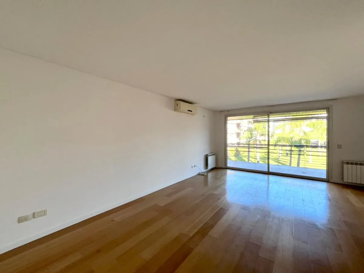 3-room unit with parking and balcony