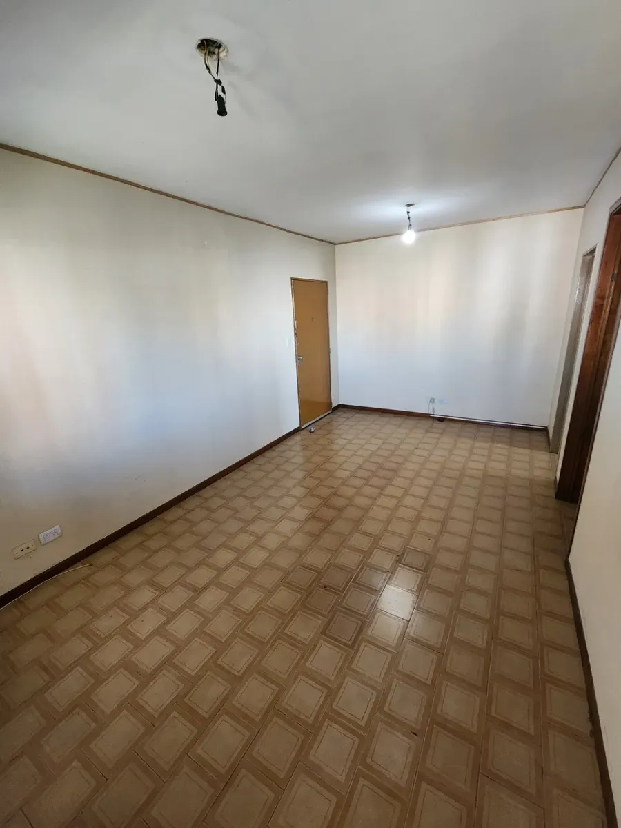 Piso 8 con balcón y cochera