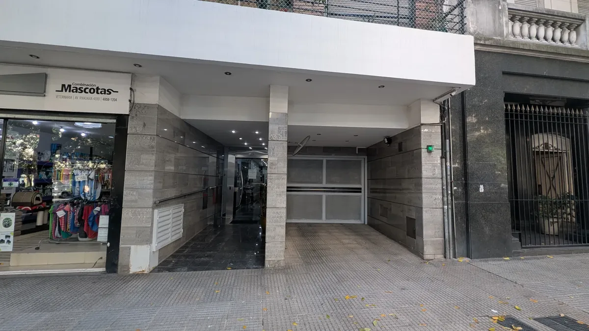 Alquiler Departamento 3 Ambientes Con Balcón Y Cochera. Almagro