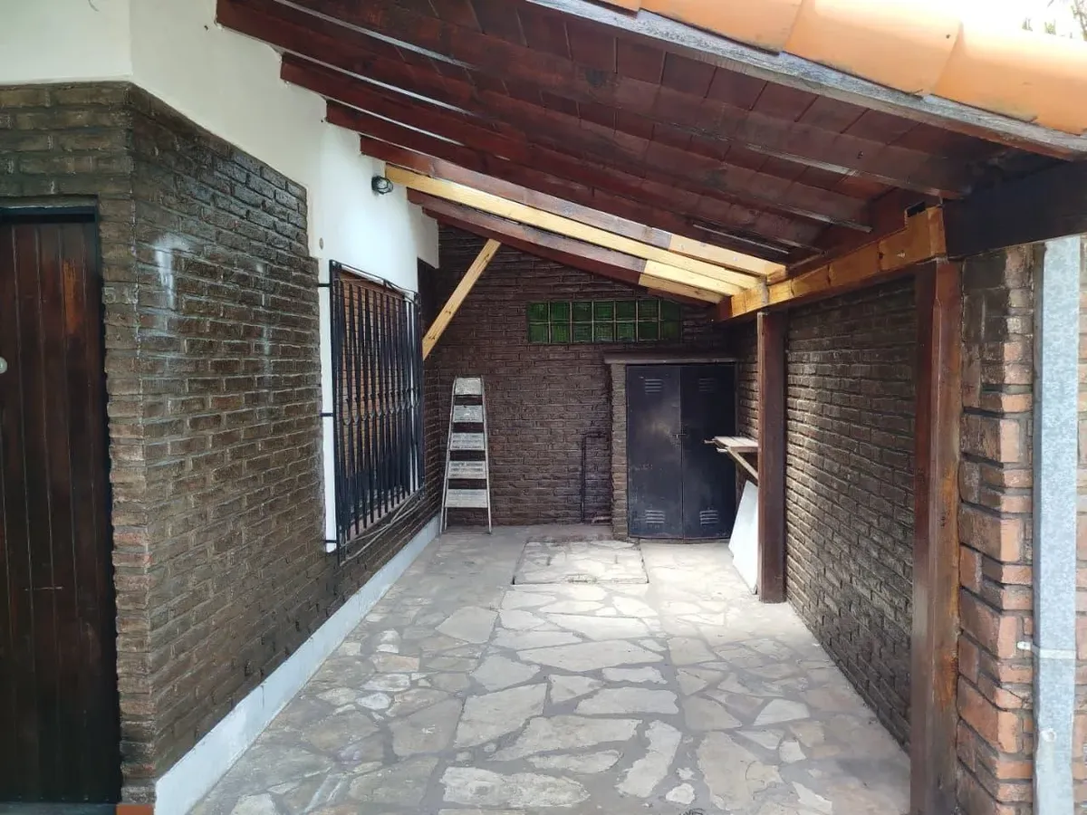 Chalet De 3 Ambientes En Alquiler - Barrio Privado En Martínez