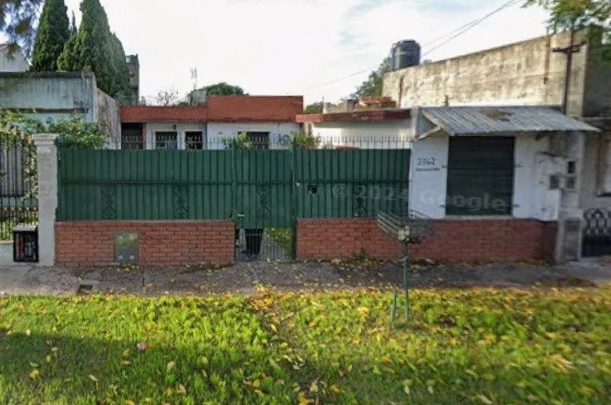 House with garden and pool