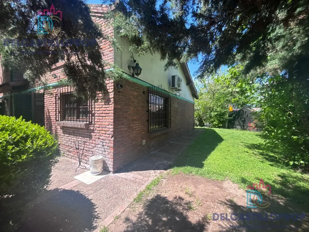 Corner house with garden and pool