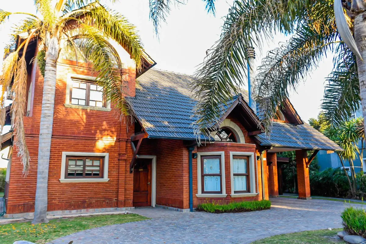 Casa En Alquiler En Banco Provincia, Francisco Álvarez, Moreno