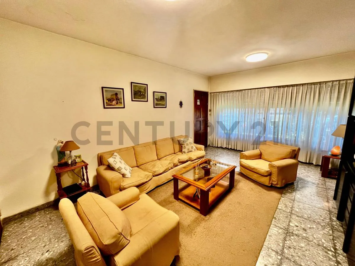 Casa En Alquiler En San Isidro Con Pileta, Quincho Y Cochera Para 3 Autos