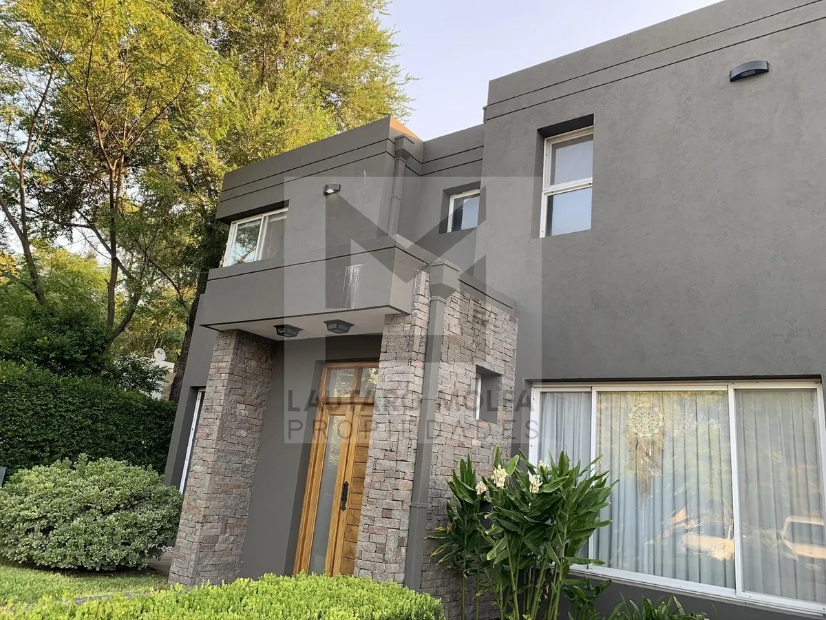 Casa Alquiler Amueblado Cinco Ambientes En Barrio Cerrado Altos Del Sol Venta