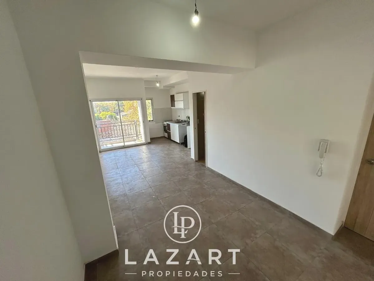 Departamento 2 Amb. Con Balcon A 2 Cuadras De La Estacion