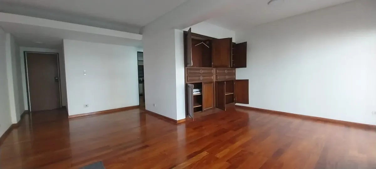 3 dormitórios, varanda e vaga