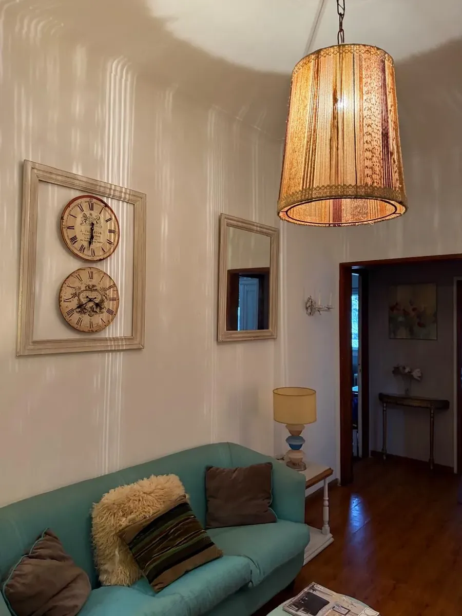 Alquilo Con O Sin Muebles, Departamento Impecable No Paga Expensas, No Tiene Ascensor 2 Piso Por Escalera A 1 Cuadra De Av Beiro Y En La Esquina Una Plaza Muy Linda