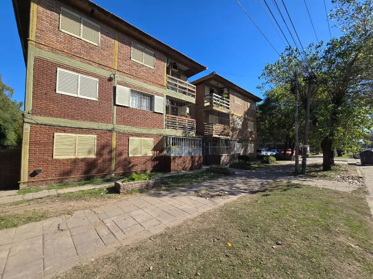 Alquiler De Excelente Departament 3 Ambientes Sobre Avenida - Barrio Coca Cola - Monte Grade