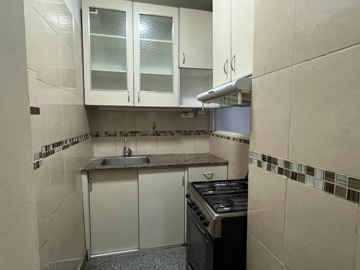 Studio no térreo com pátio coberto