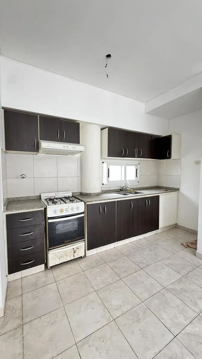 Ground floor, 2-room street-facing