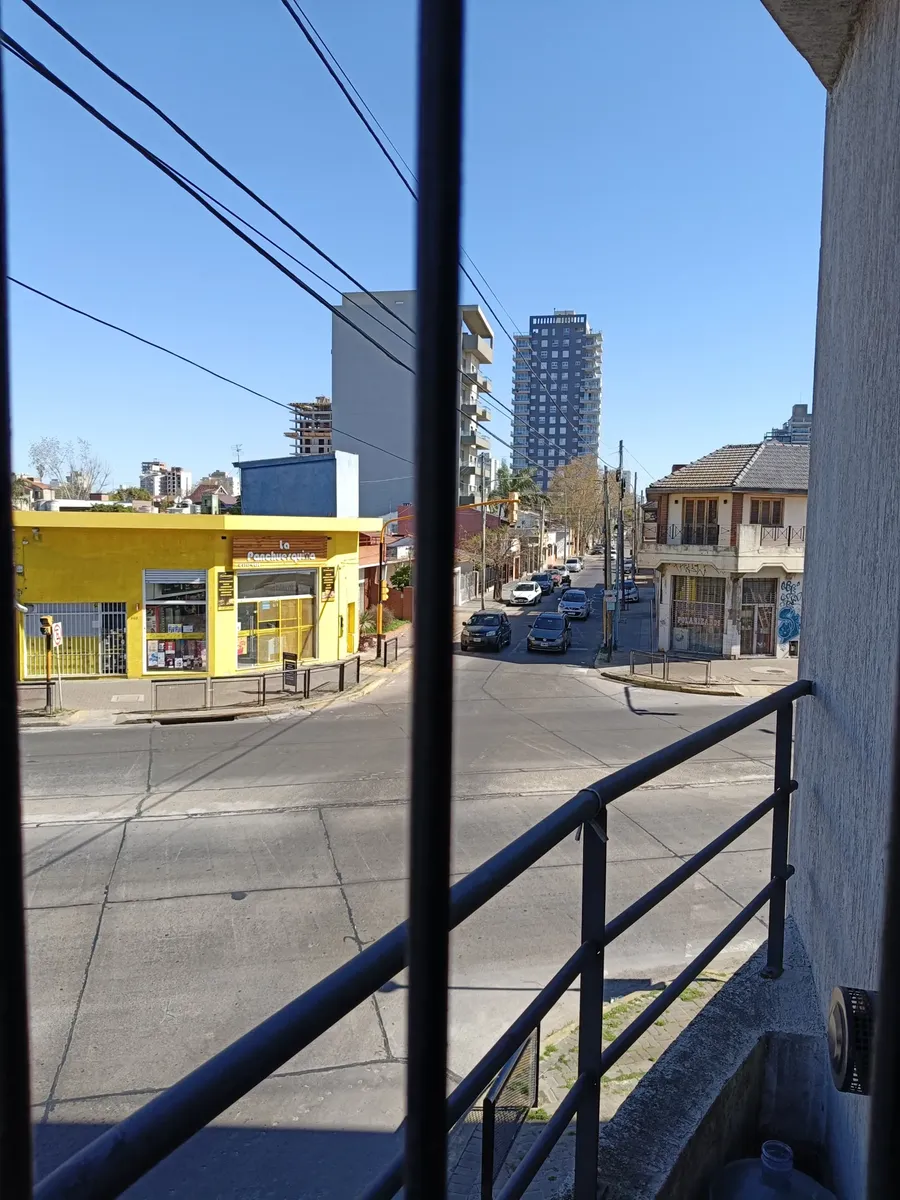 Departamento De 33 M2 En Berazategui Oeste, A Menos De 10 Cuadras De La Estación De Trenes Y Sobre Avenida Mitre, Muy Cerca De La Autopista