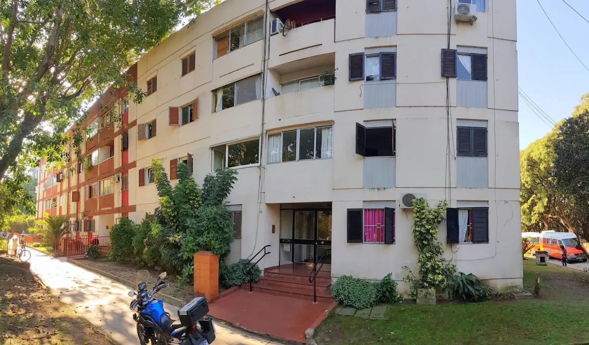 La Pampa Y Domingo Romero Al 1800, Bajo Belgrano, Belgrano Chico. Planta Baja Al Frente Rodeado De Jardines. Muy Luminoso. 3 Ambientes. 2 Dormitorios. Cocina Independiente Con Conexión Lavarropas