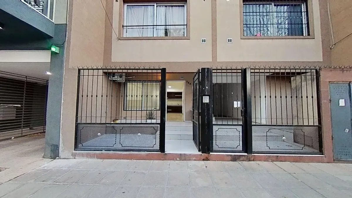 Imóvel: 1 quarto, Mataderos