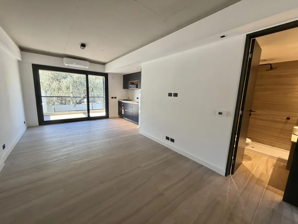 Divisible studio, balcony and radiant floor