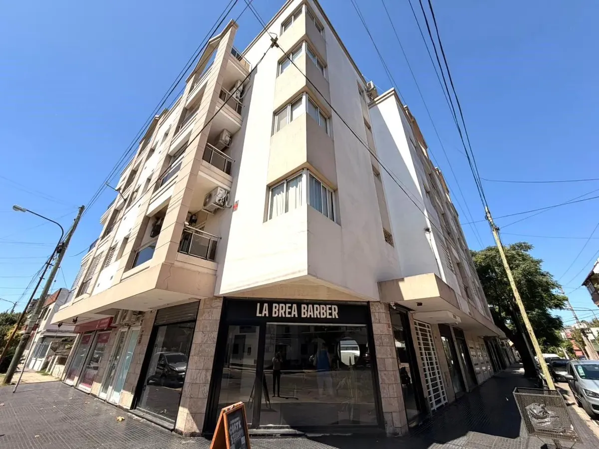 Alquiler Departamento 2 Ambientes En Ramos Mejía. Excelente Ubicación Muy Luminoso