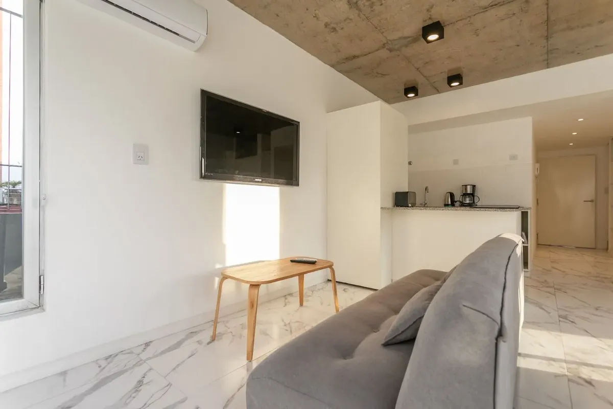 Dúplex amoblado con balcón