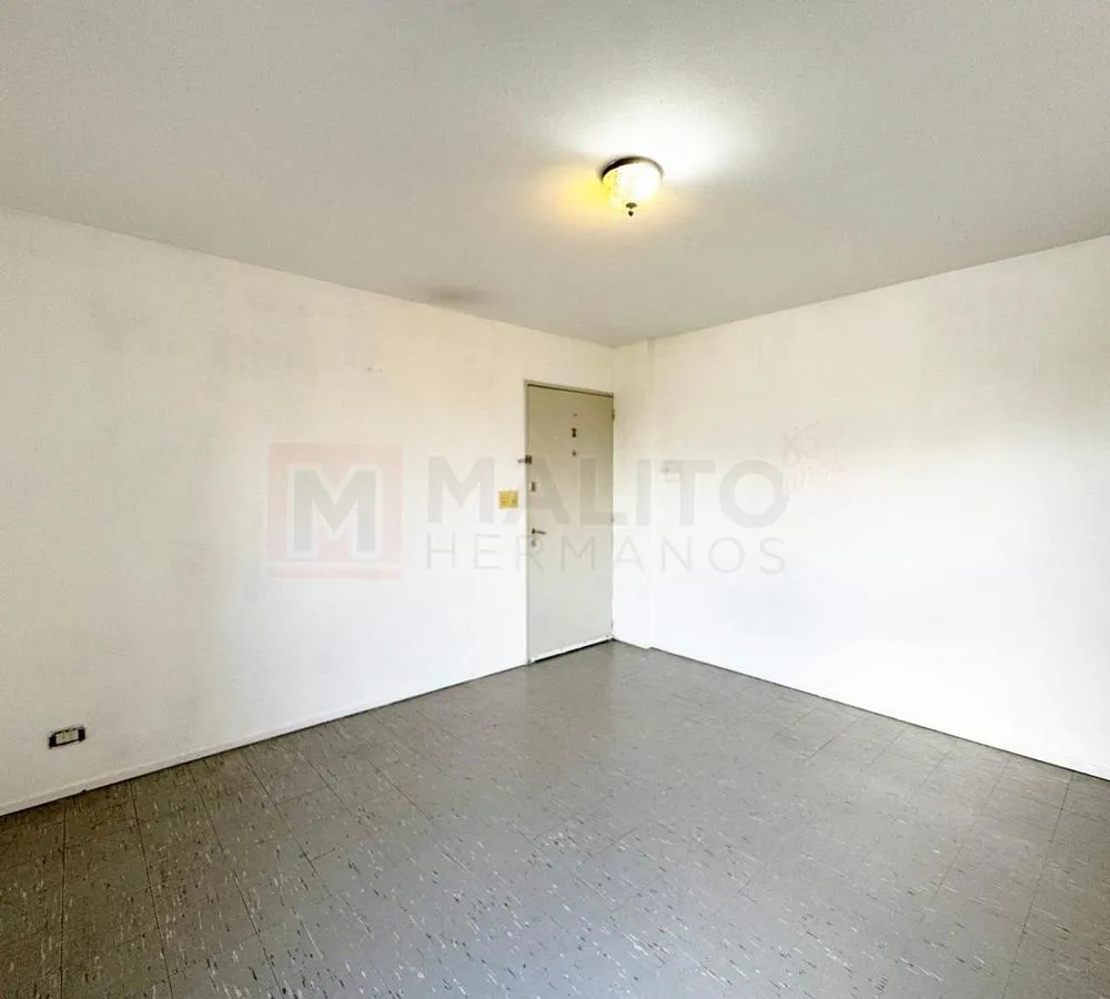 Alquiler - Departamento 2 Ambientes En Barrio Castro