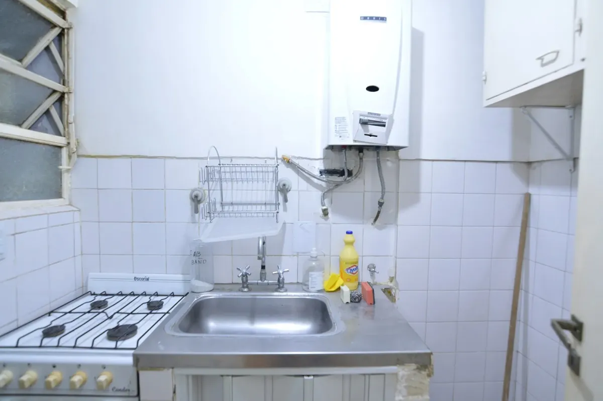 Recoleta 2 ambientes interno con balcón francés