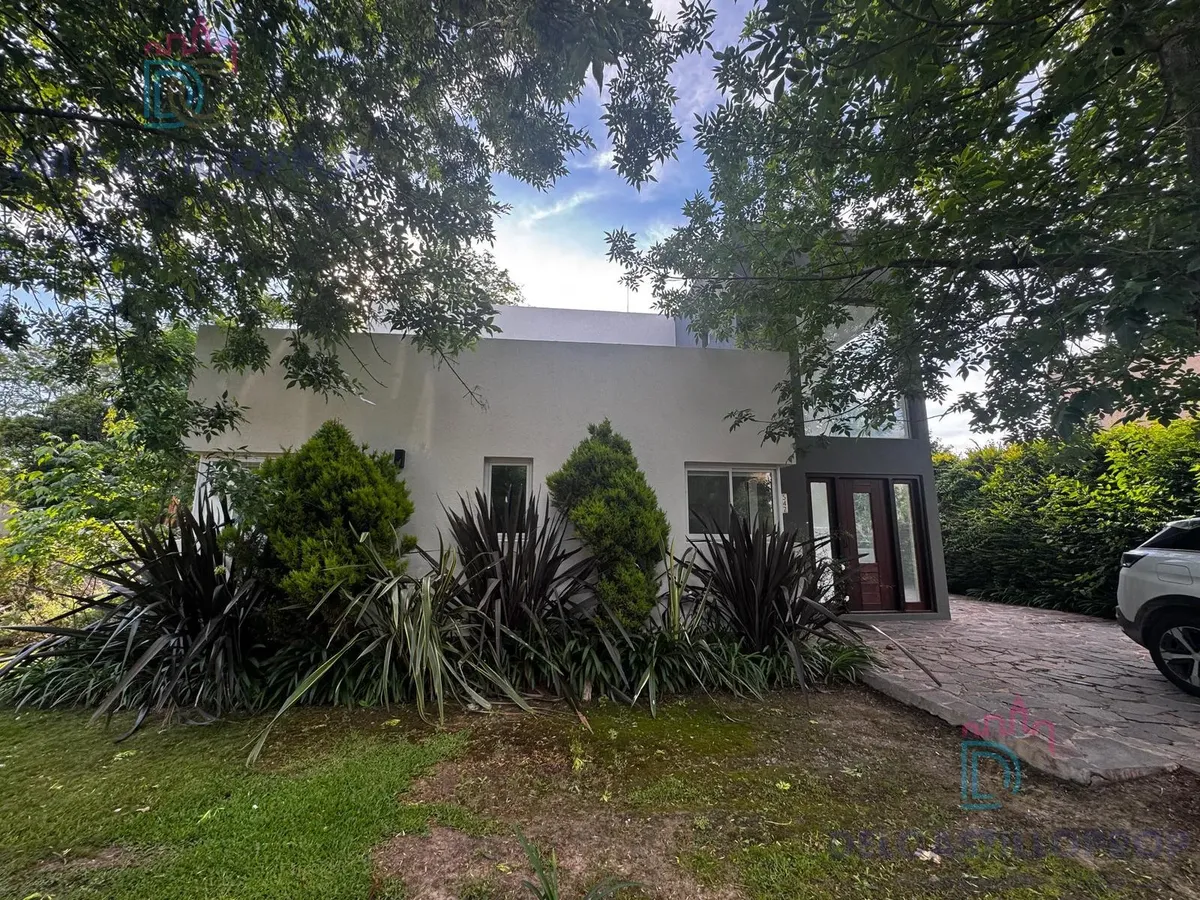 3BR house with pool and grill