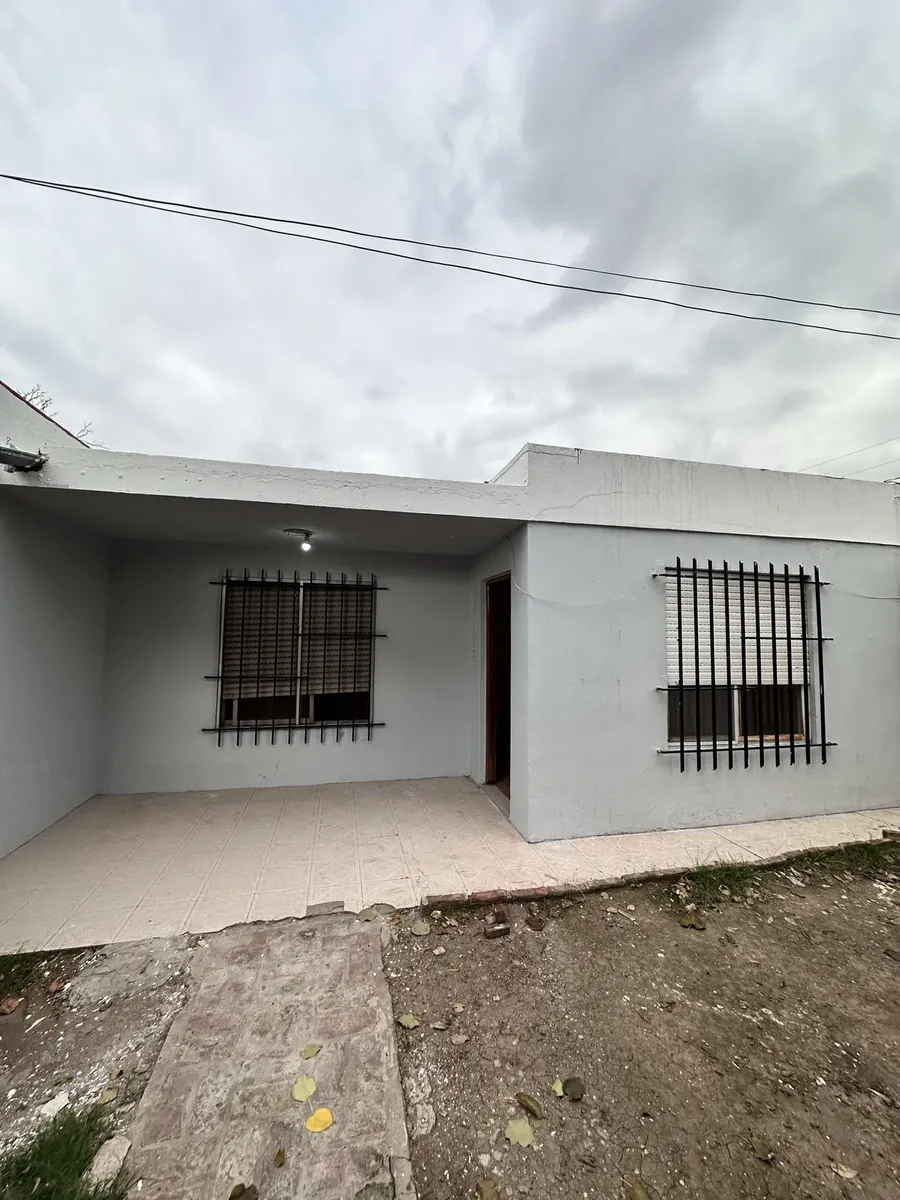 Alquiler Casa 4 Ambientes Con Cochera Castelar