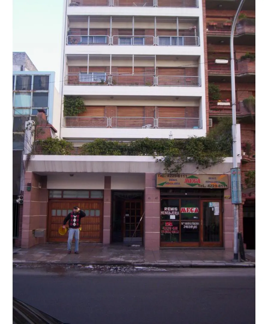 Monoambiente al frente con balcón
