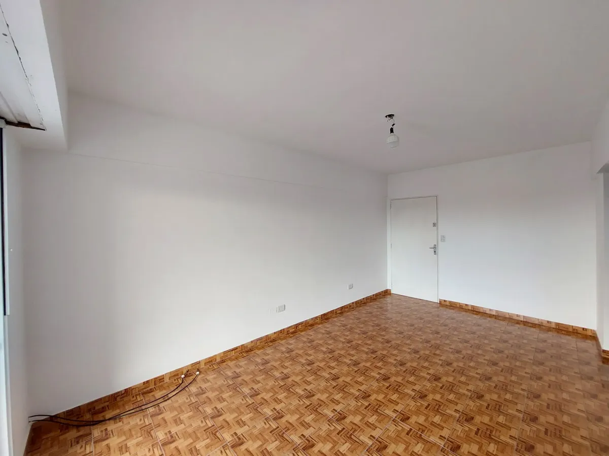 Luminoso Departamento Con Balcón En Ramos Mejía Norte