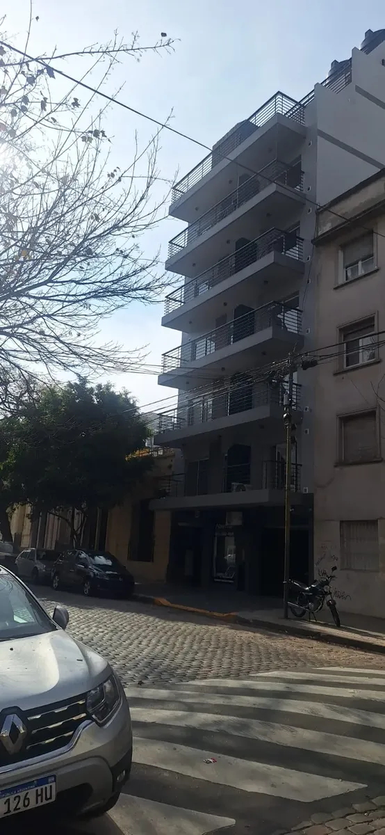 Impecable Monoambiente A Estrenar Todo A Nuevo. Al Frente Con Balcón