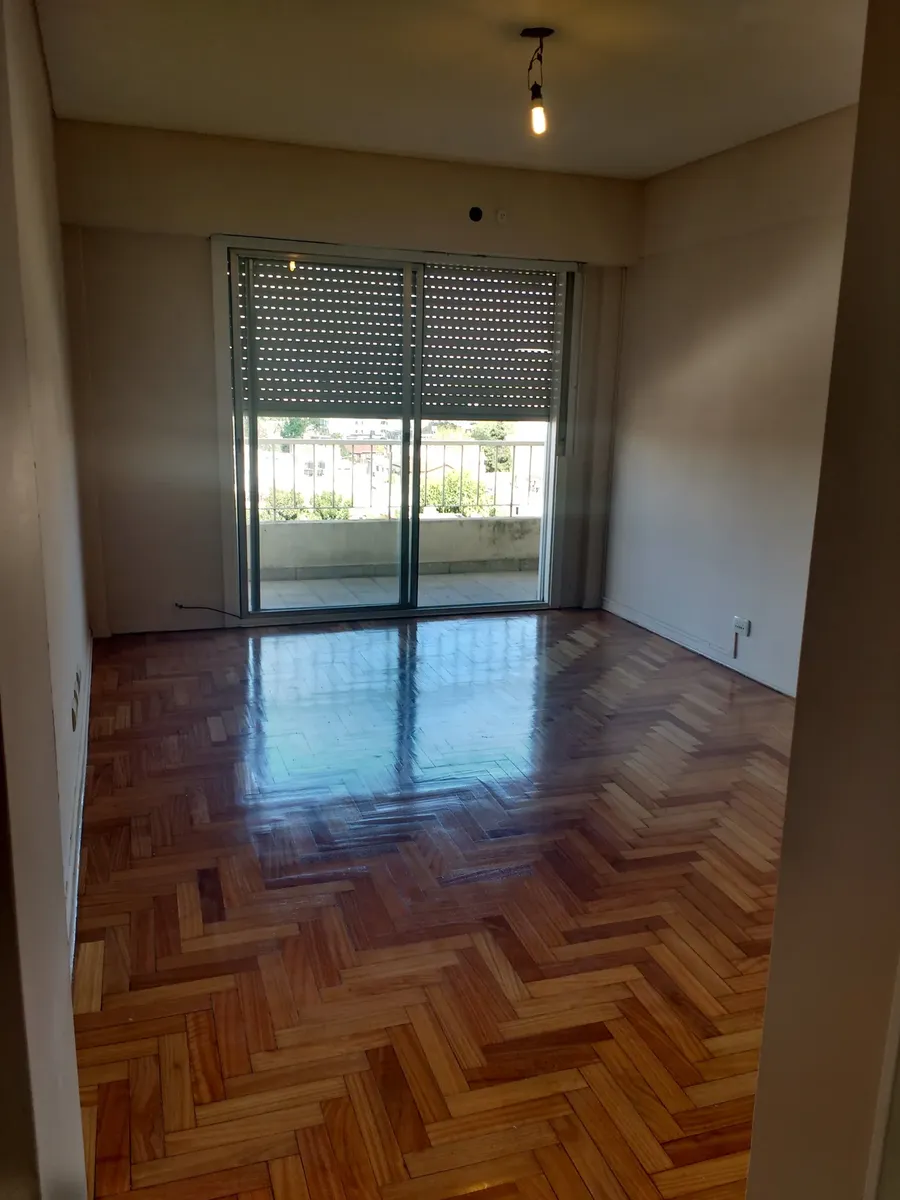 Alquiler Depto Departamento 3 Ambientes Con Balcón Sobre Av. Lope De Vega
