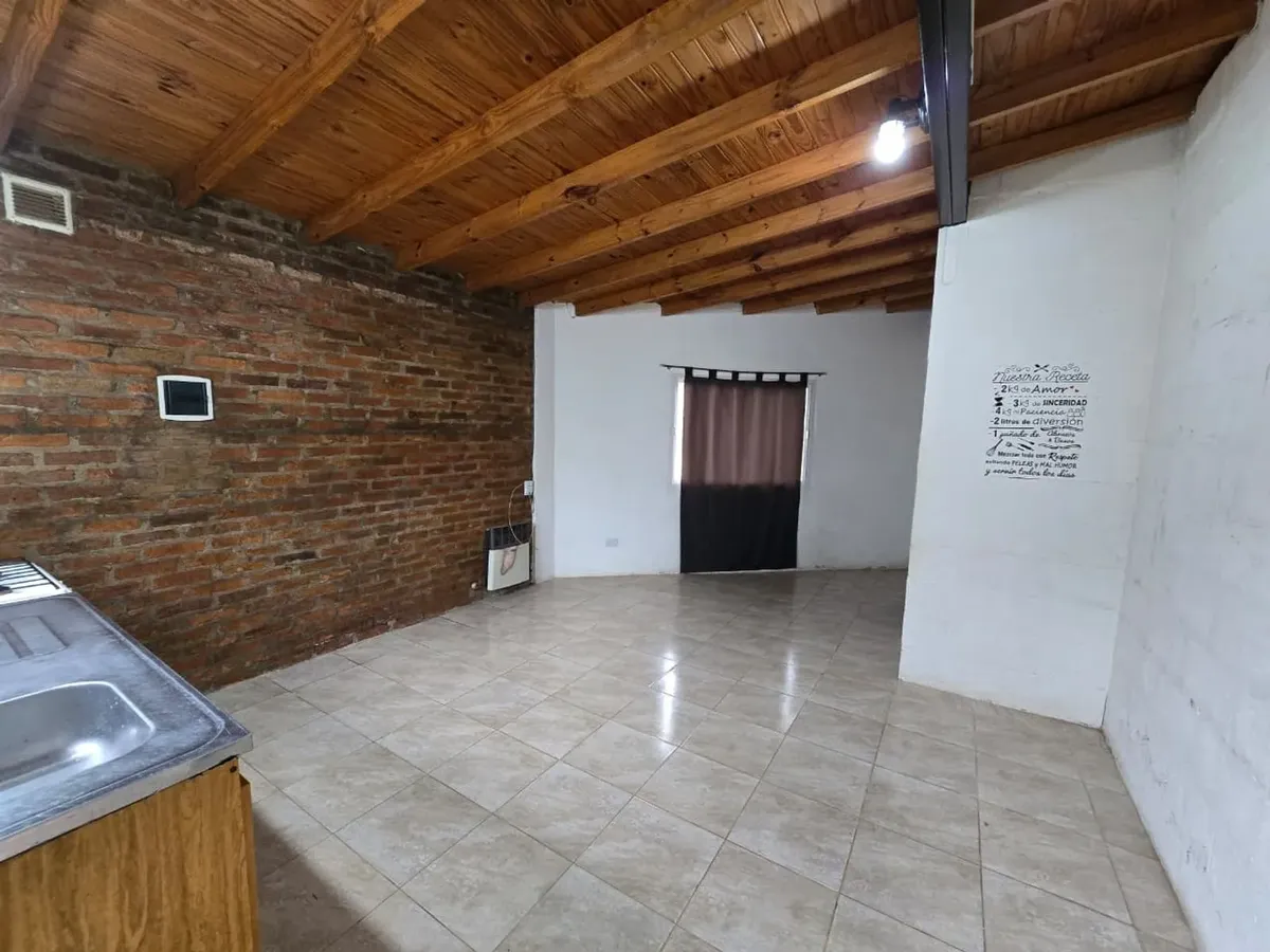 Alquiler De Departamento 2 Ambientes Con Cochera - Planta Baja - Sin Expensas