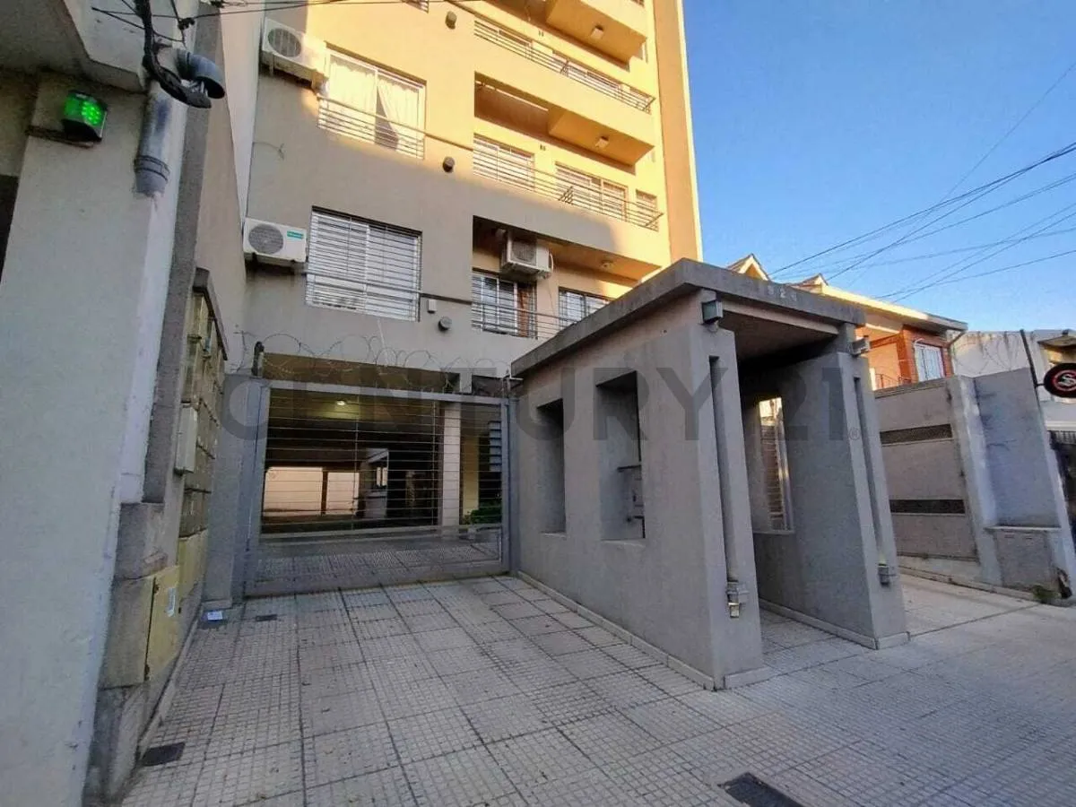 Alquiler Departamento En Moron - 2 Ambientes Con Cochera Cubierta