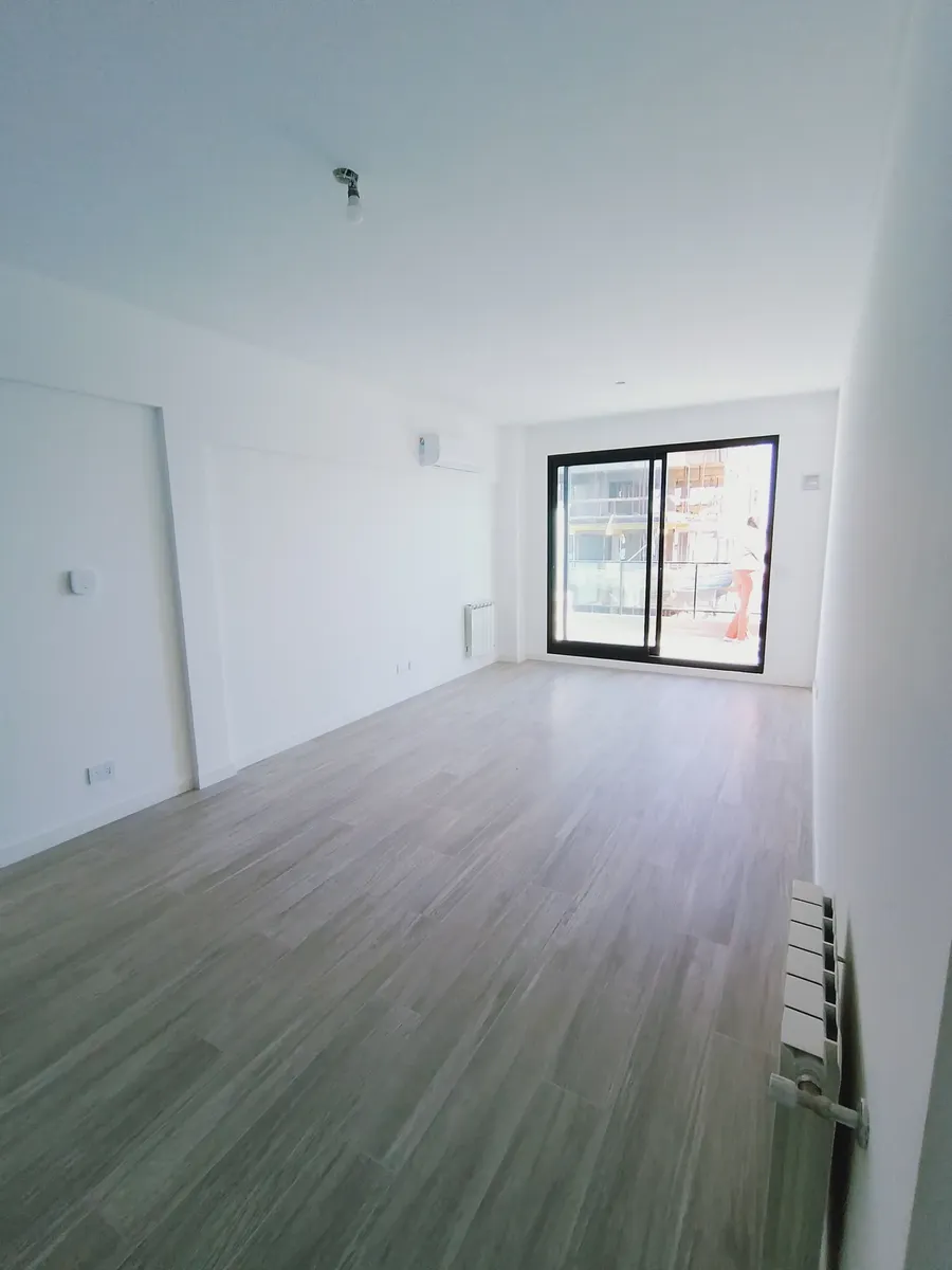 Depto 3 Amb. A Estrenar Y Balcon Con Vista Al Río Cochera Fija
