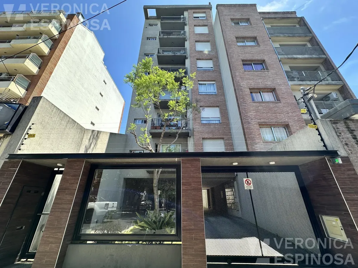 Departamento En Alquiler De Dos Ambientes Con Cochera, Moron