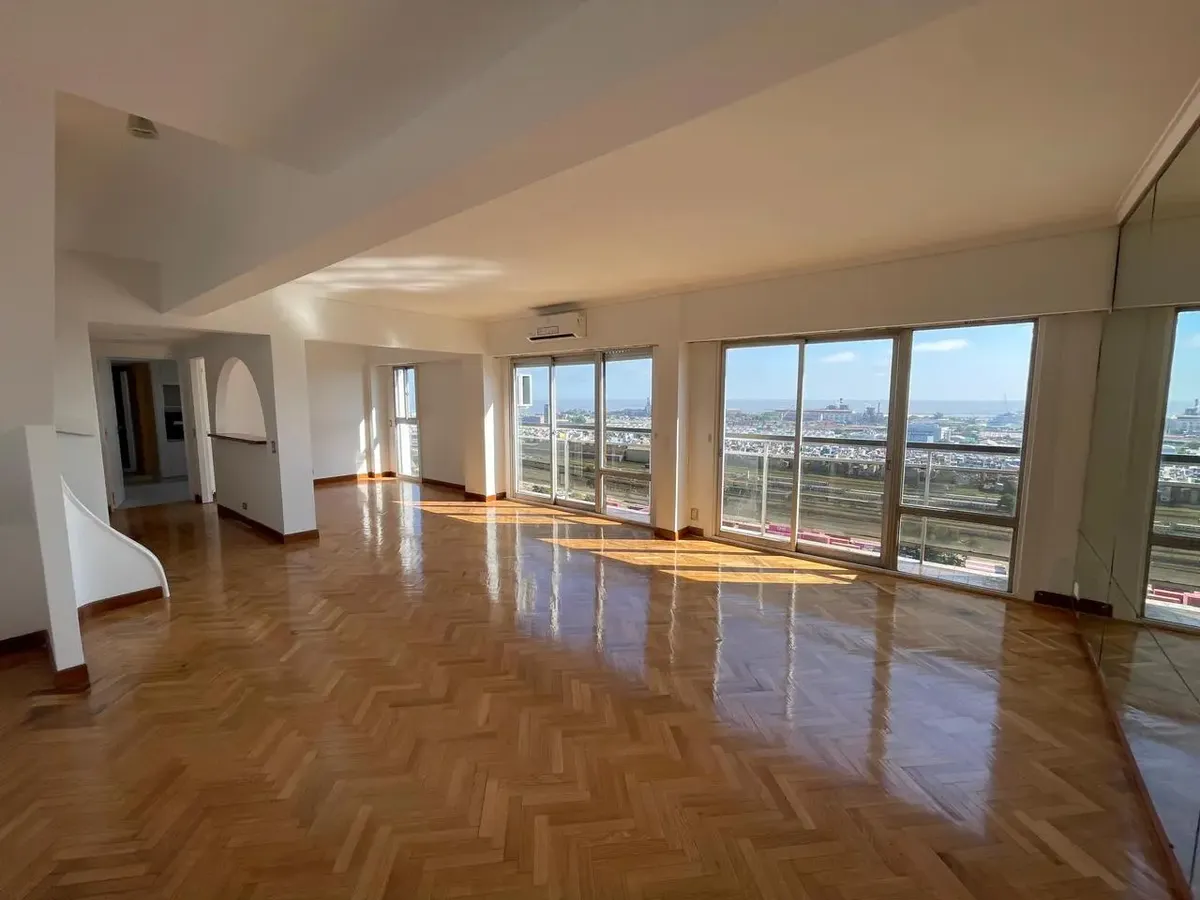 Duplex Vista Al Rio De La Plata En Pleno Recoleta Con Cocheras Muy Luminoso, Amplio Espacio, Edificio Con Seguridad Las 24 Horas Del Dia, En Una De Las Zonas Mas Lindas De Buenos Aires