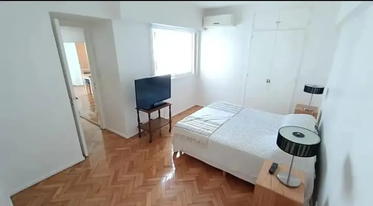 Piso alto amoblado con A/C