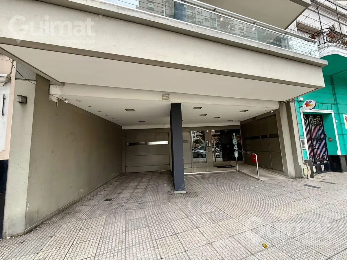 Front-facing studio with balcony
