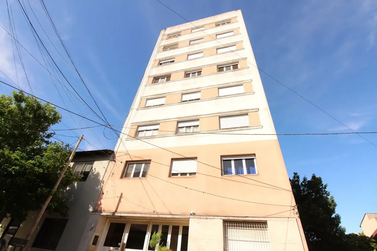 5th-floor lateral unit with terrace