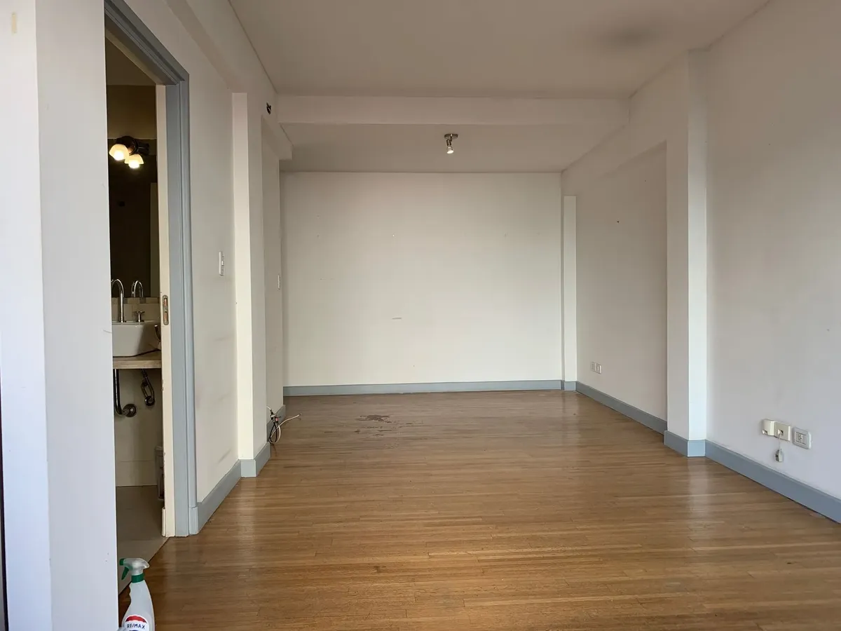 Monoambiente 3er piso con balcón