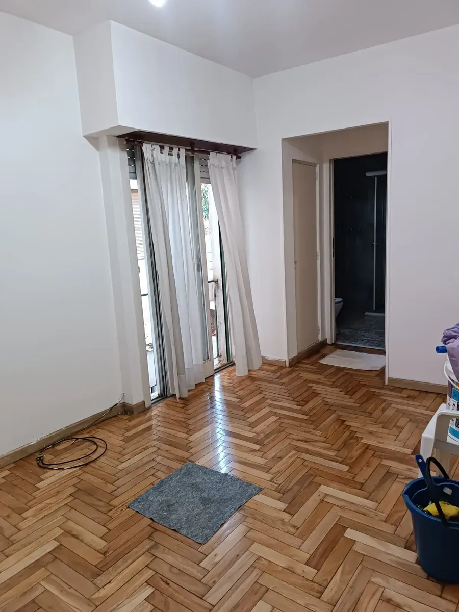 Dpto 2 Amb, Alquiler, Zona Boulevard V. Luro, Una Cuadra De Av. Rivadavia. Baño Nuevo, Dormitorio Amplio, Cocina Comedor, Living. Terraza Compartida. Bajas Expensas