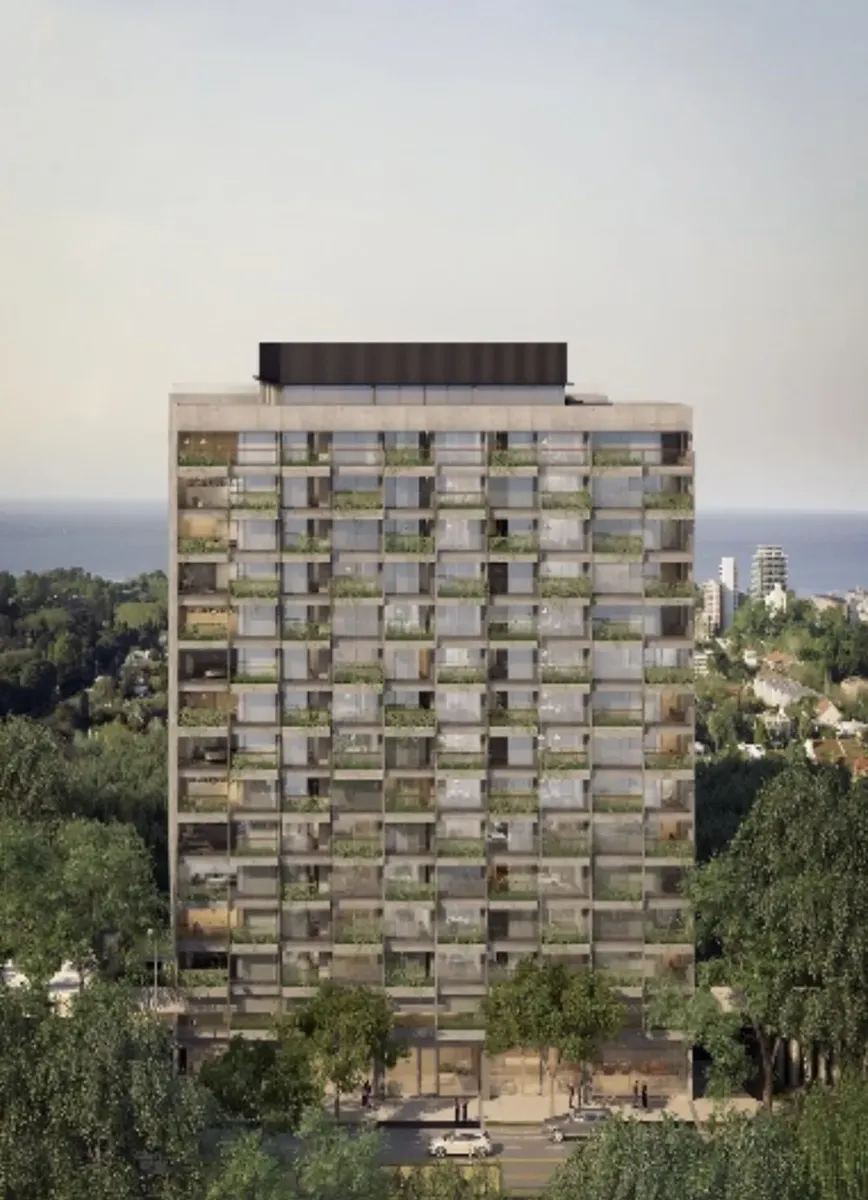 4th-floor studio with balcony