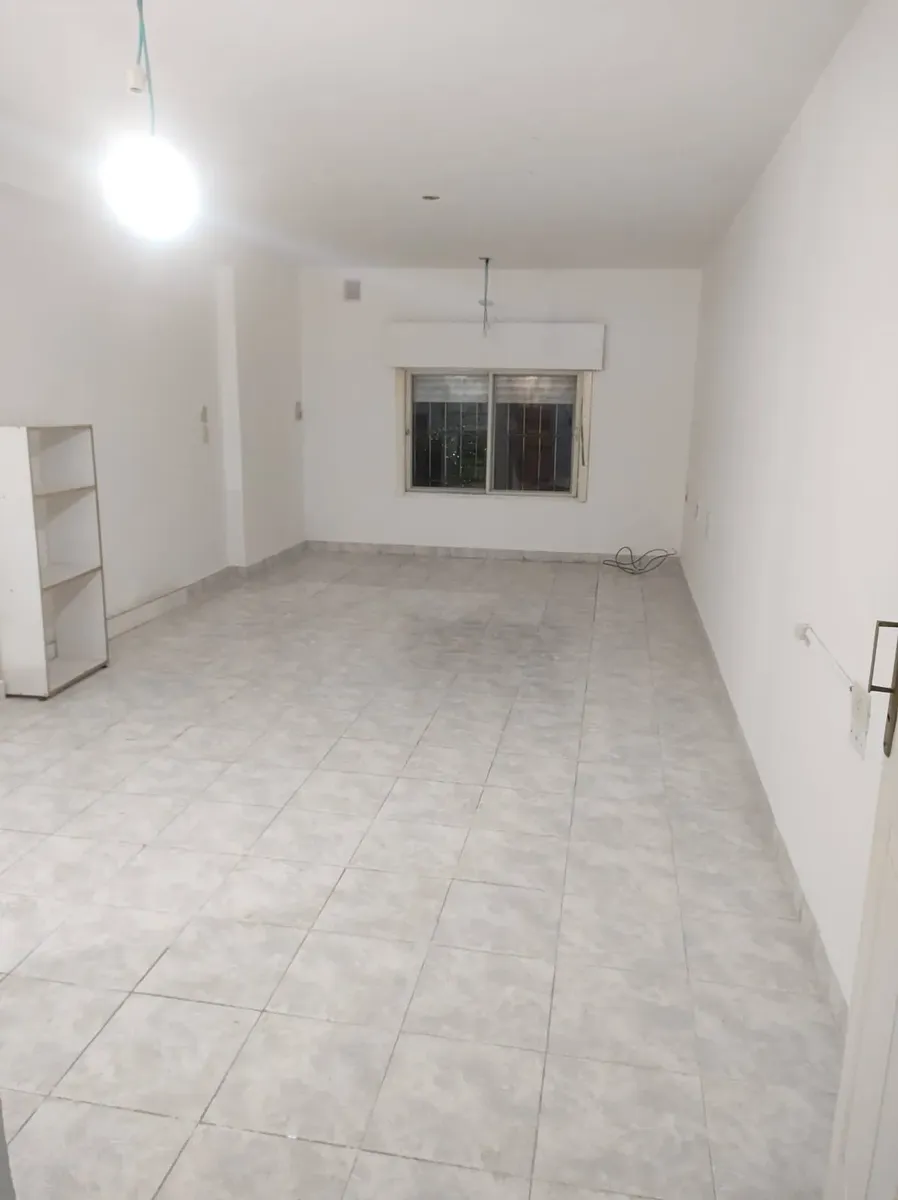 Studio no 1º andar sem mobília