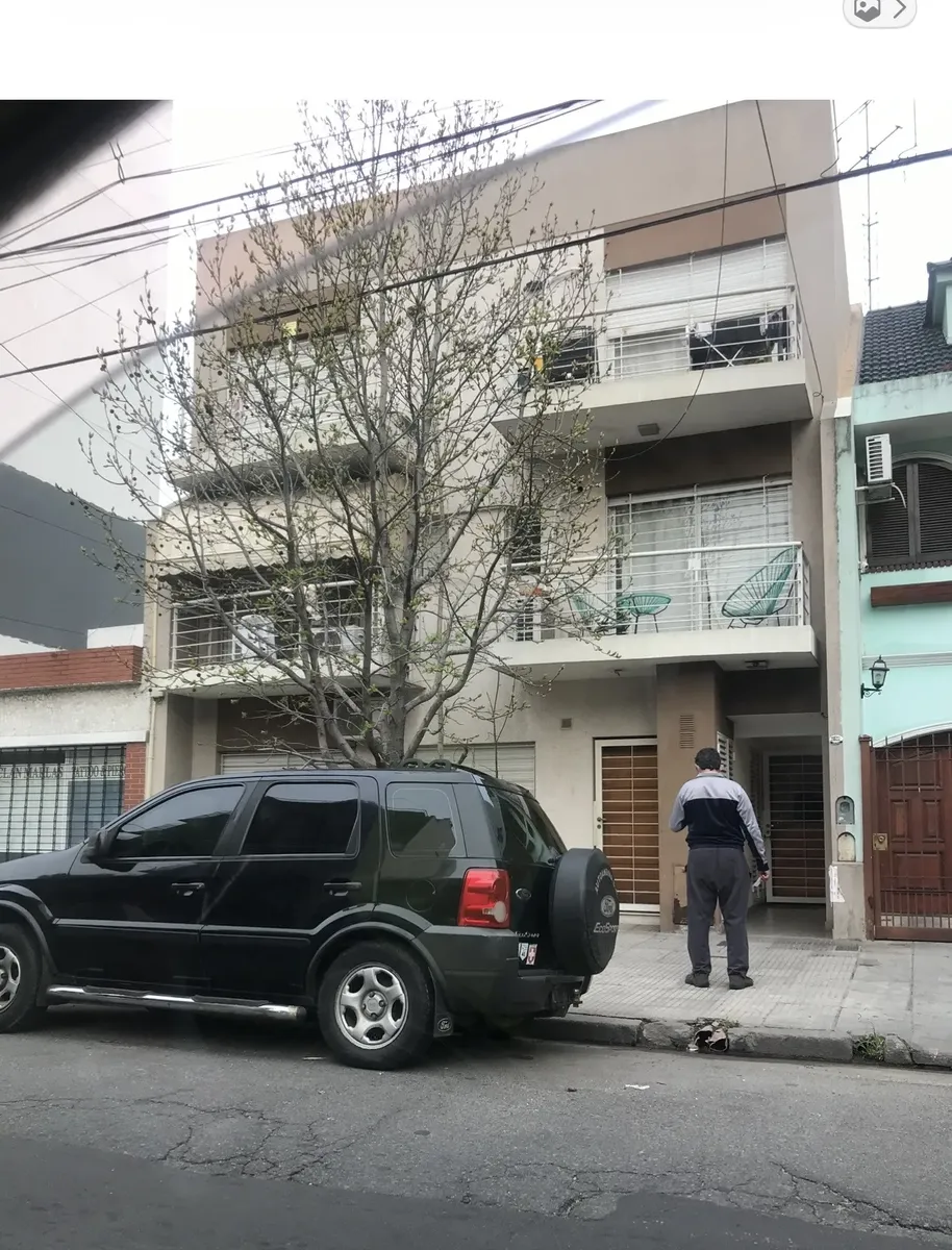 Recién Pintado, Buena Ubicación, Medios De Transporte!